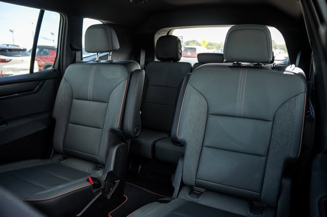 Used 2025 GMC Acadia AT4 AWD/4WD image 29