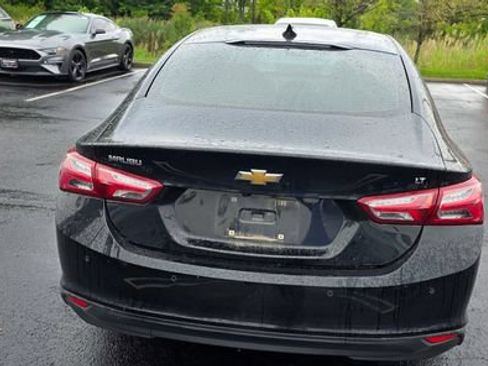 Used 2019 Chevrolet Malibu LT w/ Leather Package FWD image 8