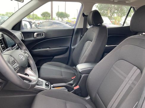 Used 2025 Hyundai Venue SEL image 10