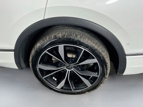 Used 2024 Volkswagen Tiguan SEL R-Line AWD/4WD image 31