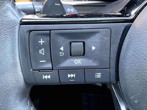 Used 2021 Nissan Rogue Platinum FWD image 21