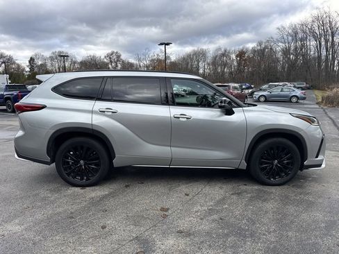 Certified 2023 Toyota Highlander XSE image 2