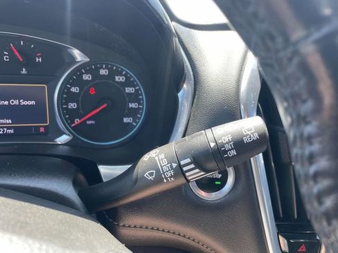 Used 2022 Chevrolet Traverse LT image 36