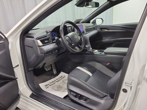 Used 2025 Toyota Camry SE image 12