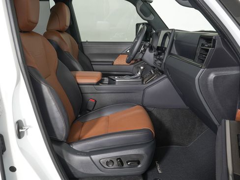 Used 2025 Lexus GX 550 w/ Accessory Package (Z1) image 10