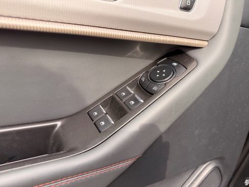 Used 2025 Ford Explorer Active AWD/4WD image 14