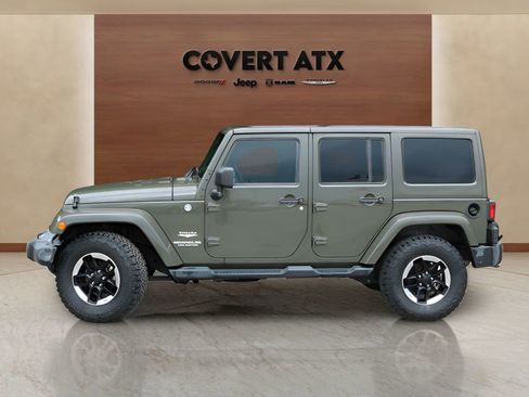 Used 2015 Jeep Wrangler Unlimited Sahara w/ Max Tow Package AWD/4WD image 2