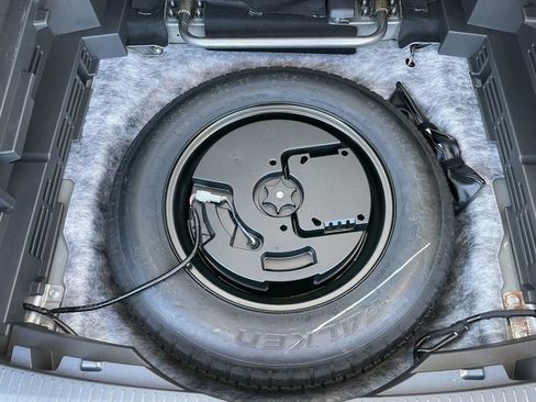 Used 2023 Nissan Rogue SV image 35