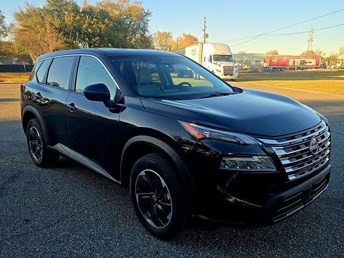 Used 2025 Nissan Rogue SV FWD image 3