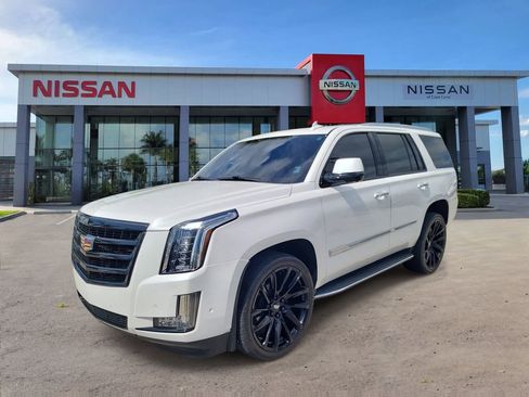 Used 2020 Cadillac Escalade Luxury RWD image 9