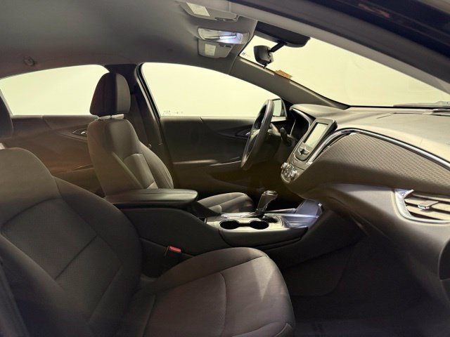 Used 2017 Chevrolet Malibu LT FWD image 24