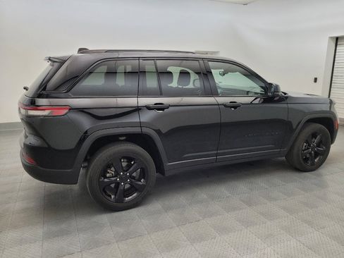 Used 2023 Jeep Grand Cherokee Altitude RWD image 10