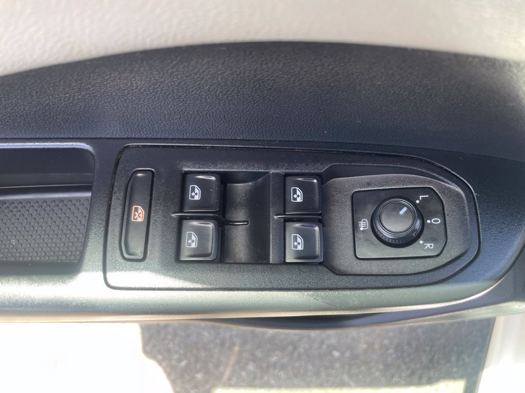 Certified 2023 Volkswagen Taos SE FWD image 16