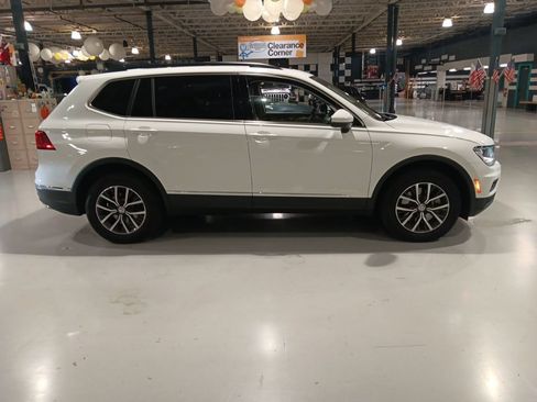 Used 2020 Volkswagen Tiguan SE w/ Panoramic Sunroof Package AWD/4WD image 5