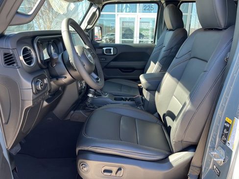 New 2026 Jeep Gladiator Sport image 3