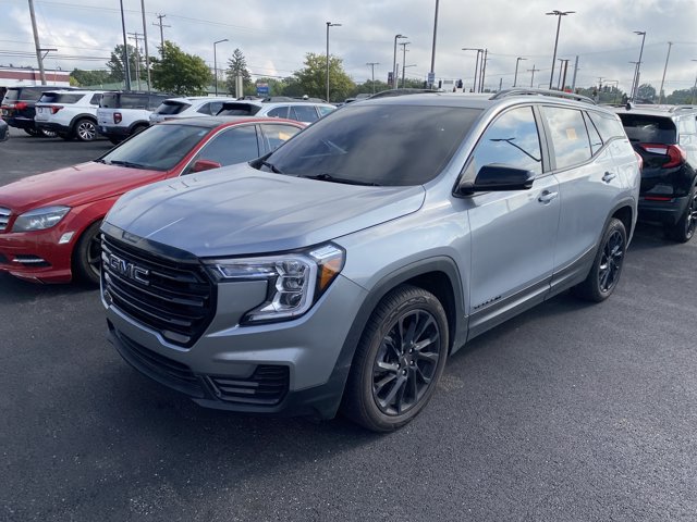 Used 2023 GMC Terrain SLE w/ Driver Convenience Package AWD/4WD image 5