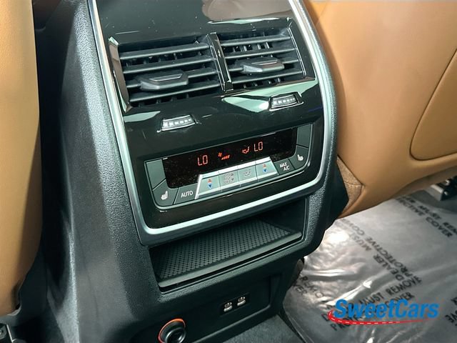 Used 2025 BMW X7 M60i AWD/4WD image 40