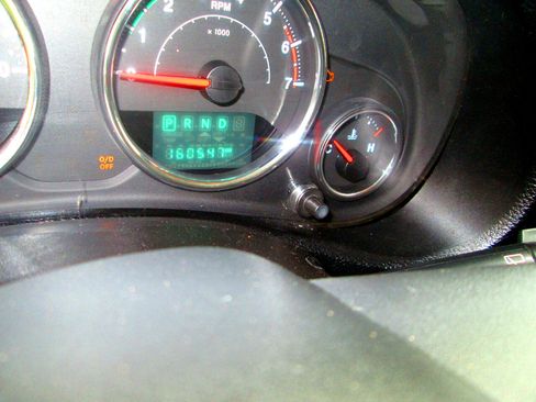 Used 2015 Jeep Wrangler Unlimited Sahara image 12