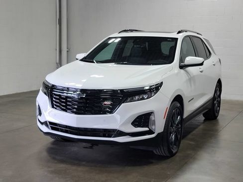 Certified 2024 Chevrolet Equinox RS FWD image 2