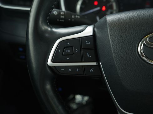 Used 2022 Toyota Highlander XLE image 26