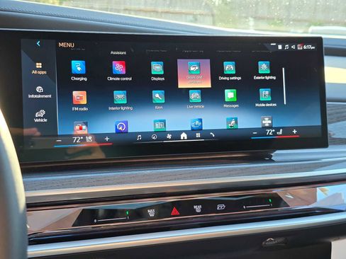 Used 2024 BMW i7 xDrive60 AWD/4WD image 27