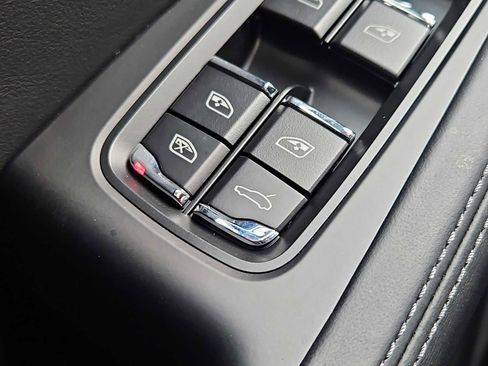 New 2026 Porsche Macan S image 25