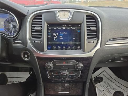 Used 2019 Chrysler 300 Limited image 23
