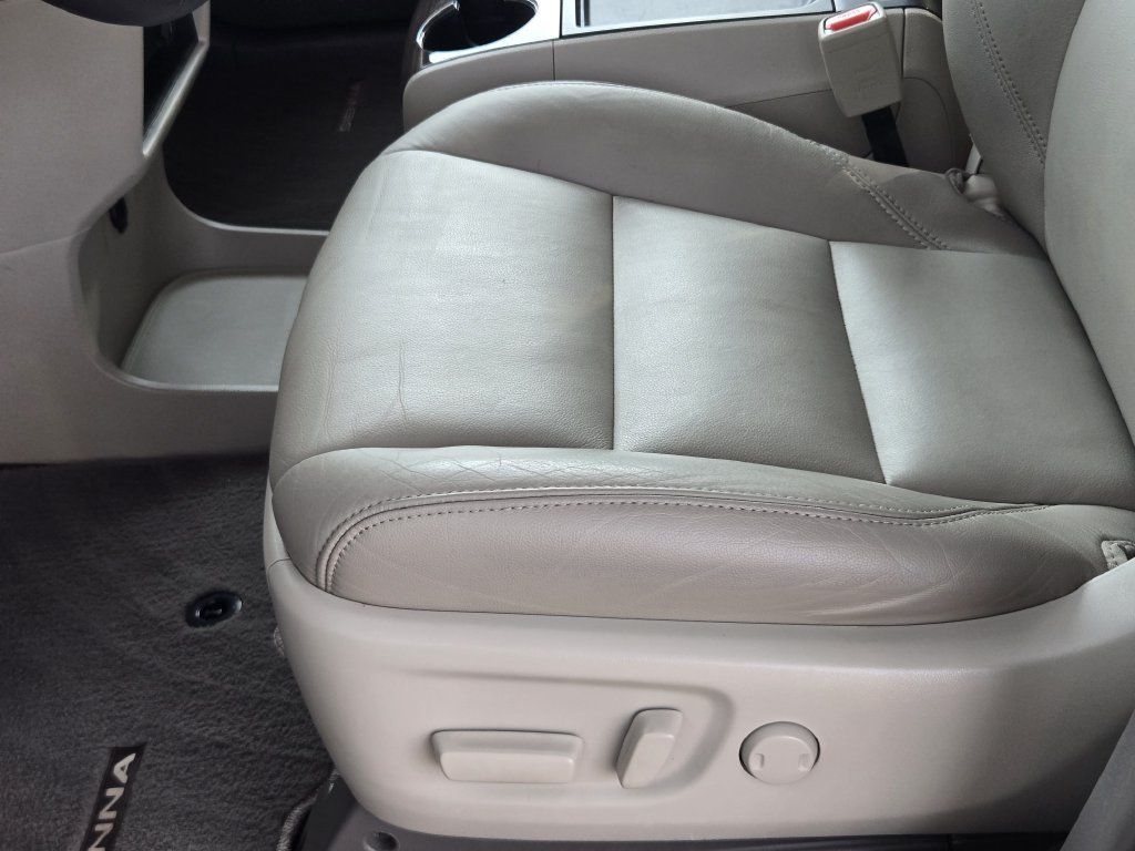 Used 2018 Toyota Sienna XLE w/ XLE Navigation Package FWD image 25