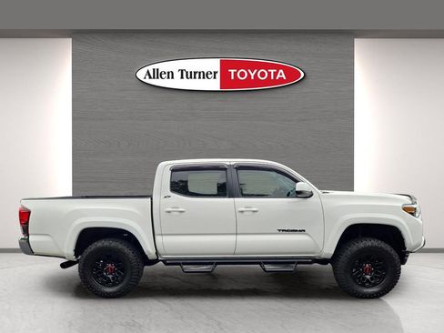 Used 2021 Toyota Tacoma SR5 RWD image 5
