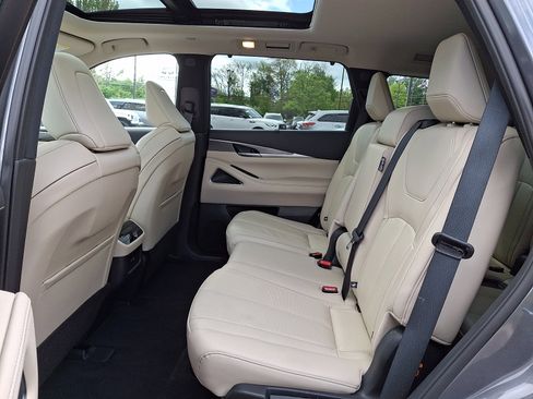 Certified 2025 INFINITI QX60 Luxe image 11