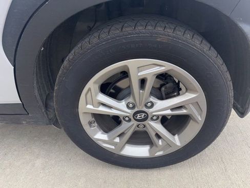 Used 2022 Hyundai Kona SEL w/ Winter Weather Package AWD/4WD image 8