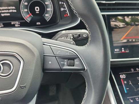 Used 2021 Audi Q8 Premium Plus w/ Premium Plus Package AWD/4WD image 22