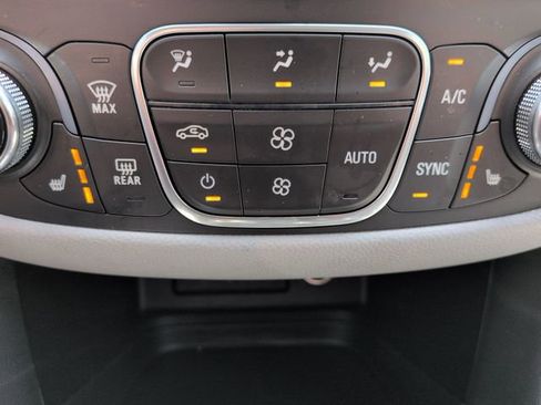 Used 2020 Chevrolet Equinox LT FWD image 16