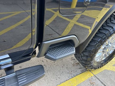 Used 2023 Chevrolet Silverado 2500 High Country w/ Z71 Off-Road Package image 18