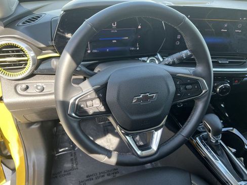 Used 2025 Chevrolet Trax ACTIV w/ Driver Confidence Package image 11