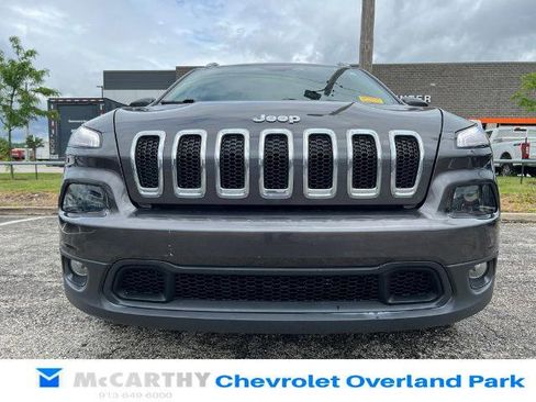 Used 2017 Jeep Cherokee Latitude w/ Cold Weather Group AWD/4WD image 8