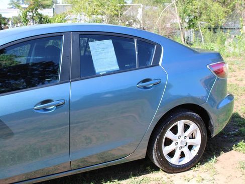 Used 2011 MAZDA MAZDA3 i Touring FWD image 10