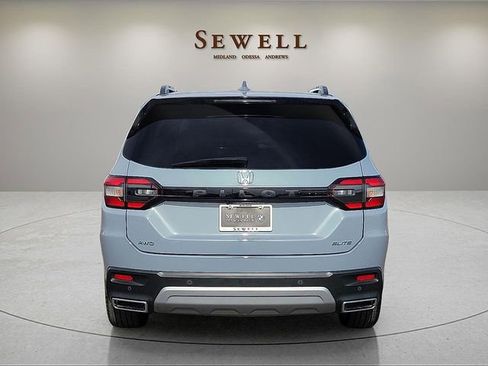 Used 2024 Honda Pilot Elite image 4
