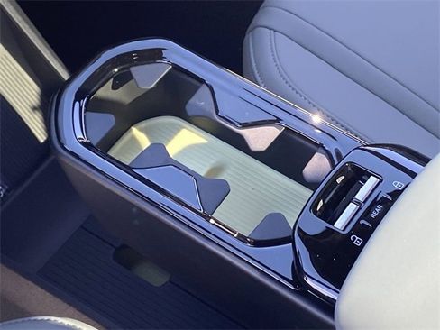 New 2025 Volvo EX30 Plus w/ Protection Package Premier image 24