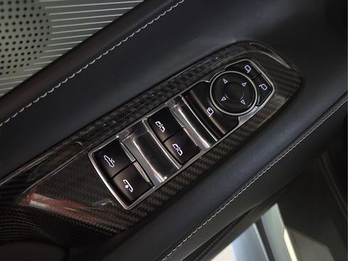Used 2022 Chevrolet Corvette Stingray Premium Conv w/ Z51 Performance Package RWD image 17