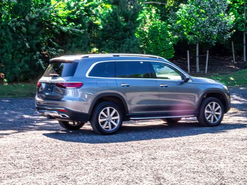 Used 2021 Mercedes-Benz GLS 450 4MATIC image 9