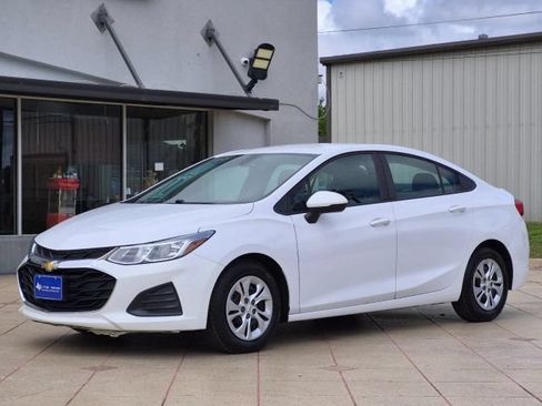 Used 2019 Chevrolet Cruze Sedan FWD image 3