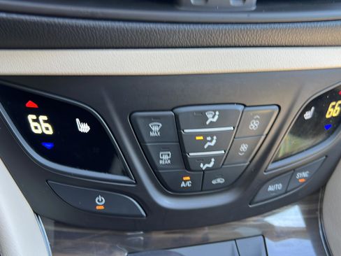 Used 2019 Buick Envision Essence FWD image 23