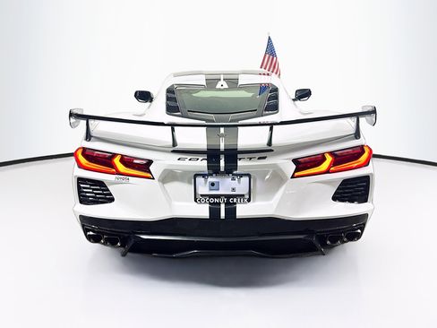 Used 2022 Chevrolet Corvette Stingray Premium Cpe w/ Z51 Performance Package RWD image 4