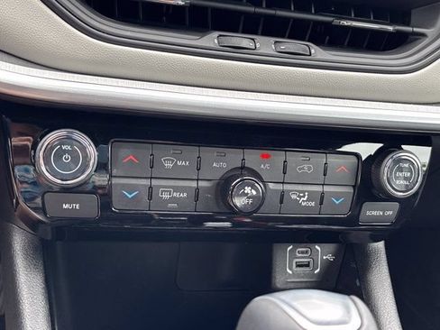 Used 2026 Jeep Compass Limited AWD/4WD image 33
