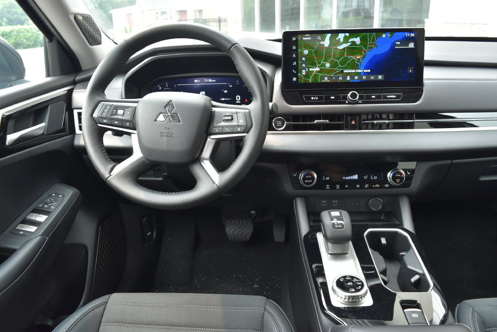 New 2025 Mitsubishi Outlander AWD image 13