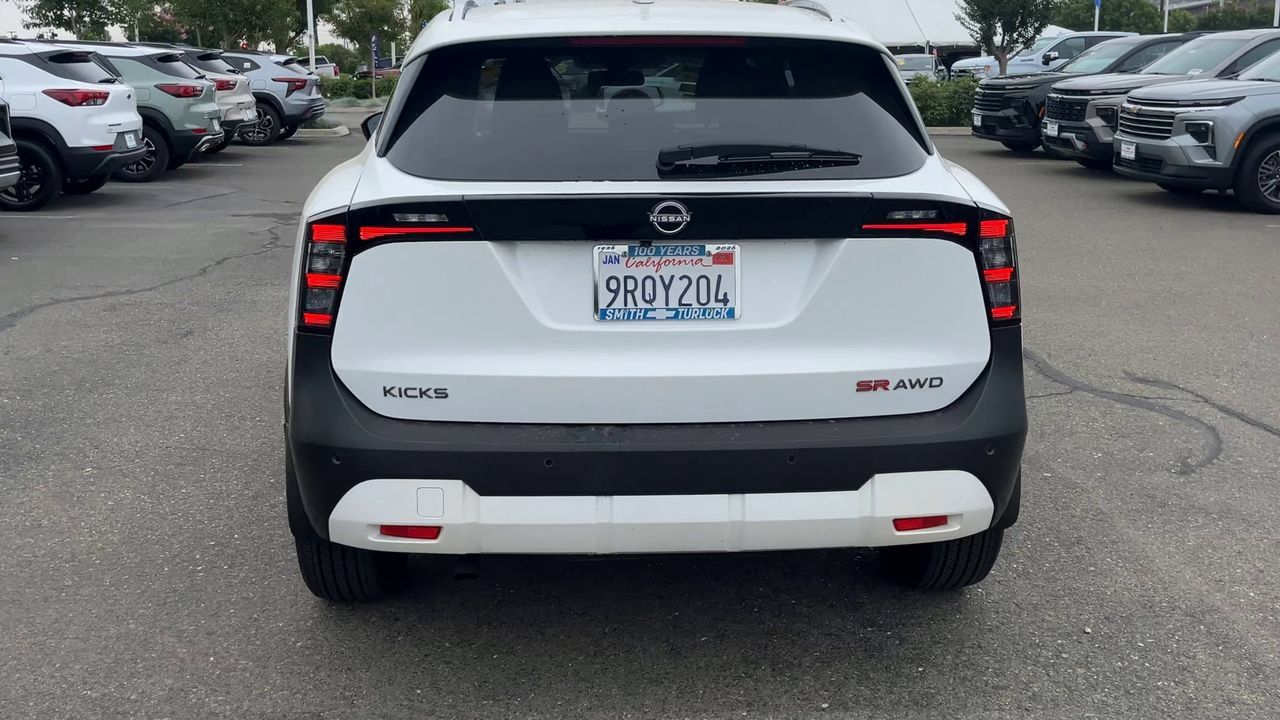 Used 2025 Nissan Kicks SR AWD/4WD image 6