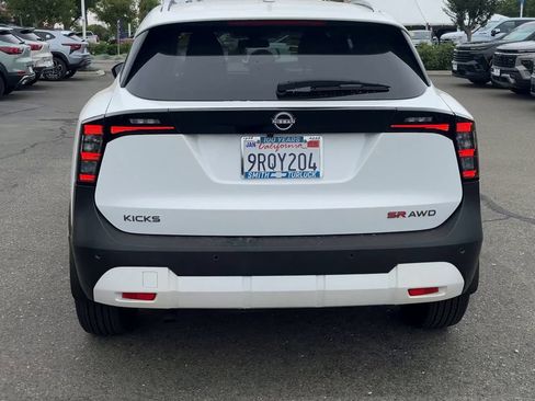 Used 2025 Nissan Kicks SR AWD/4WD image 6