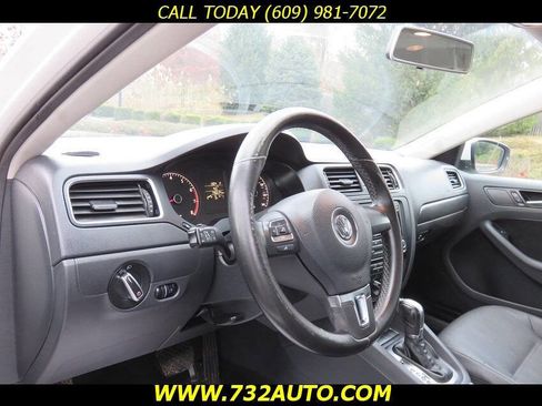 Used 2011 Volkswagen Jetta SE image 23