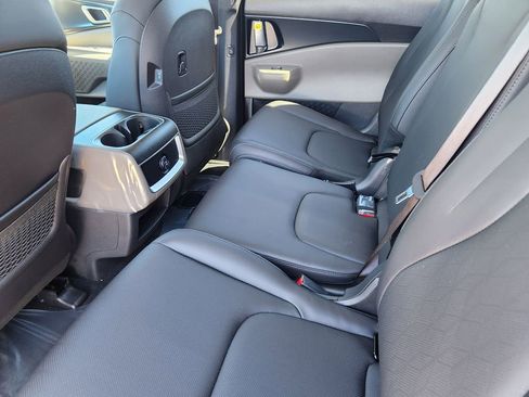 New 2026 Kia Carnival FWD image 9